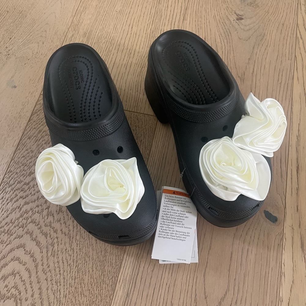 CROCS Siren Embellished Rosette Platform Clog, NWT - Picture 4 of 5